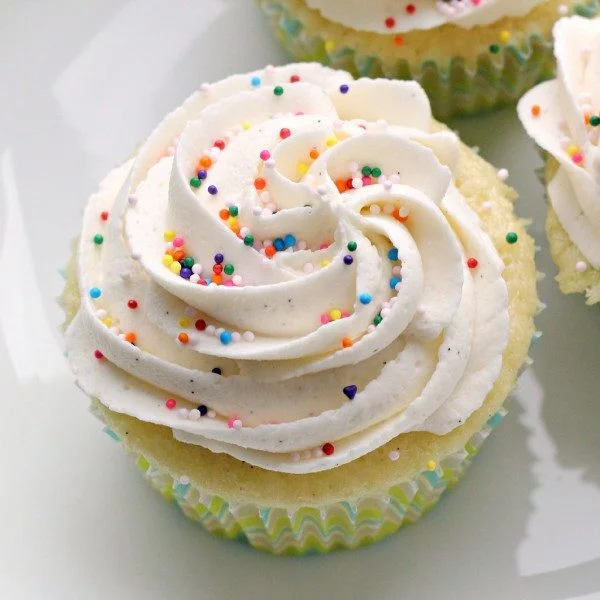 BAKERY 345 thickbox default whipped vanilla cupcakes set of 12 600x600.jpg